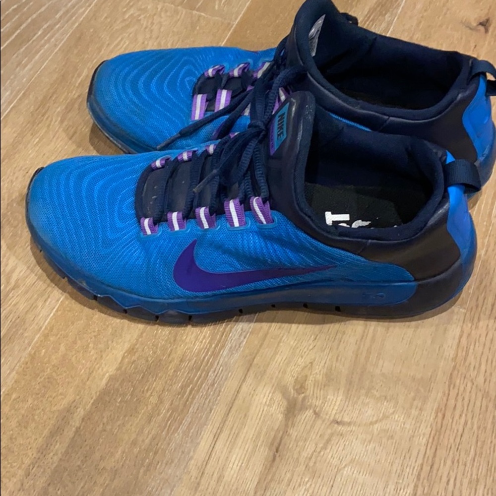 Nike Running Shoes - Picture 2 of 4